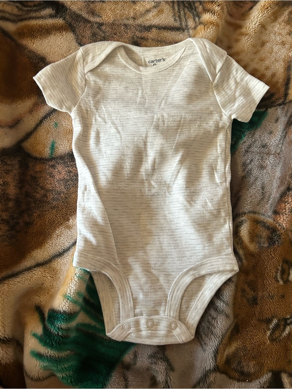 Baby bundle short sleeve onesies in good condition, only worn a couple of times - Picture 2 of 6